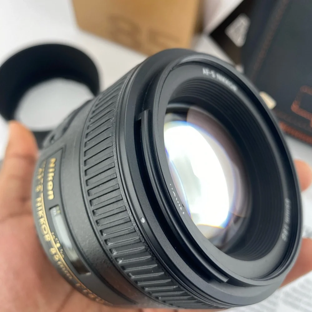 Nikon AF-S NIKKOR 85mm f/1.8G Prime Telephoto F-Mount Lens With Accessories